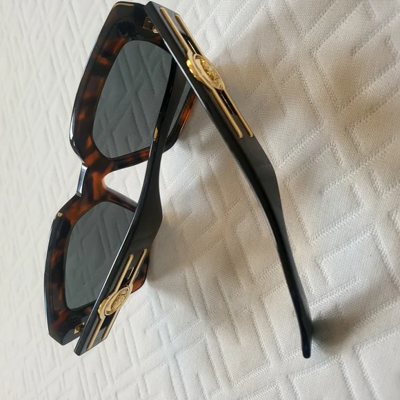 Versace Sunglasses Modern Design New.. - Picture 3 of 10